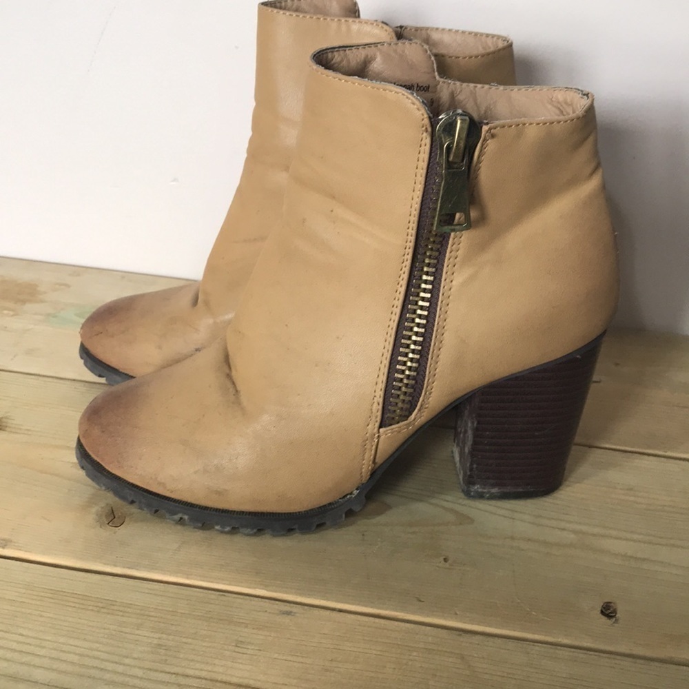 SEVEN7 Footwear Hannah Boot in Sand Side Zipper 3 1/2" Heel Women's Size 9
